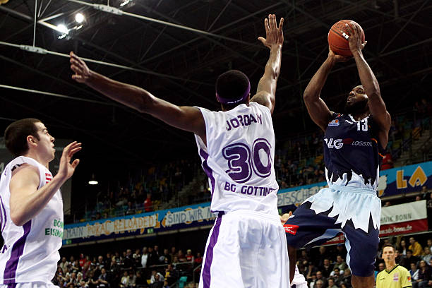 借由门将出 借由门将出